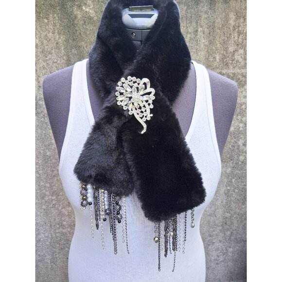 Faux Fur Scarf with Crystal Broach - Upcyle with chains/beads - Picture 1 of 6